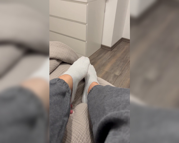 Germangirlnextdoor95 aka germangirlnextdoor95 - 07-15-2024 OnlyFans Video - What should i do next pedi Please vote for that  i do white for my