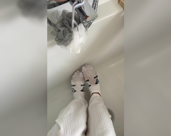 Germangirlnextdoor95 aka germangirlnextdoor95 - 07-07-2024 OnlyFans Video - Wet socks and feet  tomorrow i will send you new monthly mystery bundle  check