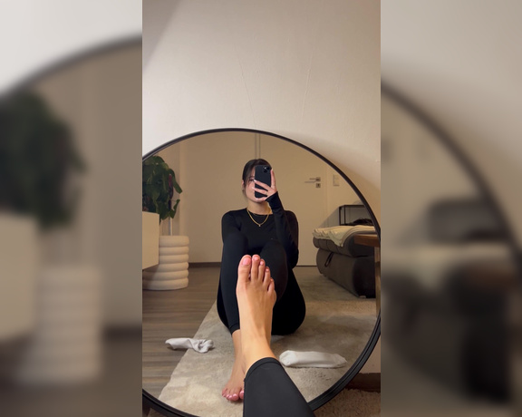 Germangirlnextdoor95 aka germangirlnextdoor95 - 11-18-2024 OnlyFans Video - What color you want for the next pedi