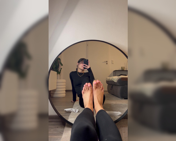 Germangirlnextdoor95 aka germangirlnextdoor95 - 11-18-2024 OnlyFans Video - What color you want for the next pedi