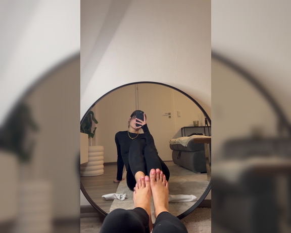 Germangirlnextdoor95 aka germangirlnextdoor95 - 11-18-2024 OnlyFans Video - What color you want for the next pedi