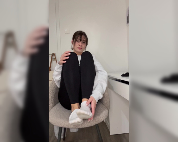 Germangirlnextdoor95 aka germangirlnextdoor95 - 11-26-2024 OnlyFans Video - Sock removal to sweeten your day