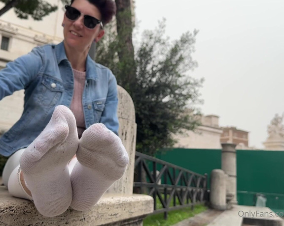 Solesmad aka solesmadvip - 04-08-2024 OnlyFans Video - Hubby enjoy making this public video with dirty feet in Rome, and u exited to see