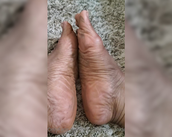 Alexia Cortland aka mz_plentiofwrinkles - 10-16-2020 OnlyFans Video - Check out my dirty little soles