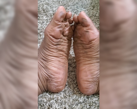 Alexia Cortland aka mz_plentiofwrinkles - 10-16-2020 OnlyFans Video - Check out my dirty little soles