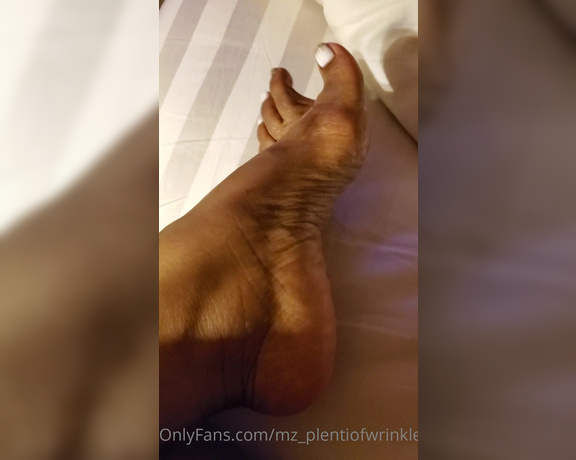 Alexia Cortland aka mz_plentiofwrinkles - 03-08-2021 OnlyFans Video - Wanna be my foot boy