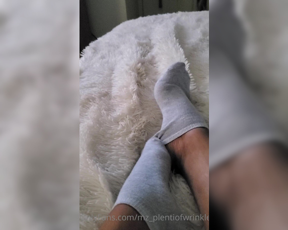 Alexia Cortland aka mz_plentiofwrinkles - 05-10-2021 OnlyFans Video - I need help taking my footies off