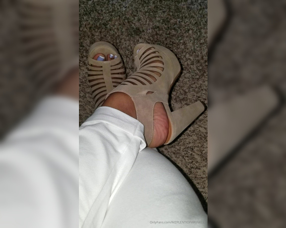 Alexia Cortland aka mz_plentiofwrinkles - 04-21-2020 OnlyFans Video - Thank you for my heels luv