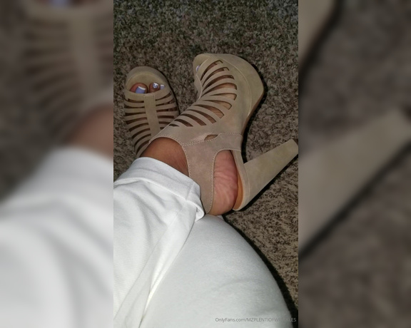 Alexia Cortland aka mz_plentiofwrinkles - 04-21-2020 OnlyFans Video - Thank you for my heels luv