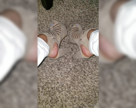 Alexia Cortland aka mz_plentiofwrinkles - 04-21-2020 OnlyFans Video - Thank you for my heels luv