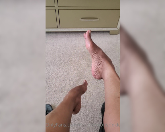 Alexia Cortland aka mz_plentiofwrinkles - 06-02-2022 OnlyFans Video - Short sole teasing