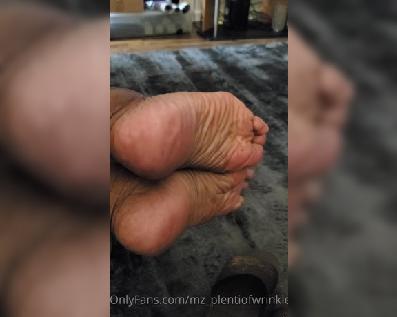 Alexia Cortland aka mz_plentiofwrinkles - 11-27-2022 OnlyFans Video - Just relaxing and stretching my wrinkles