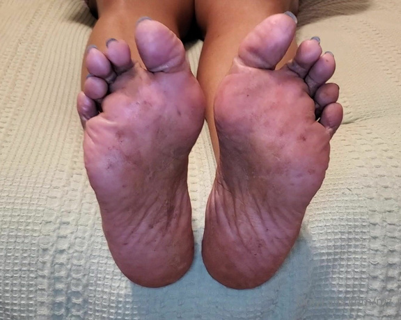 Alexia Cortland aka mz_plentiofwrinkles - 10-10-2022 OnlyFans Video - Aunties dirty soles