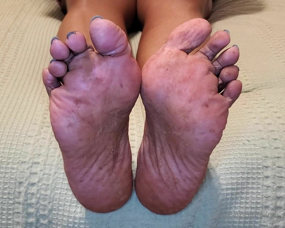 Alexia Cortland aka mz_plentiofwrinkles - 10-10-2022 OnlyFans Video - Aunties dirty soles