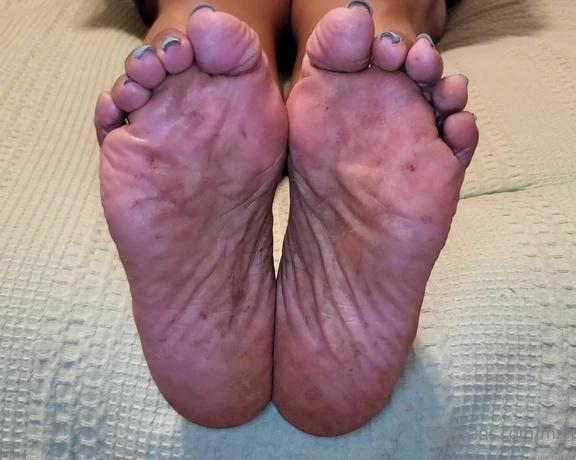 Alexia Cortland aka mz_plentiofwrinkles - 10-10-2022 OnlyFans Video - Aunties dirty soles