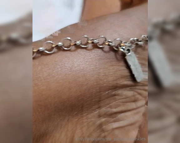 Alexia Cortland aka mz_plentiofwrinkles - 10-05-2024 OnlyFans Video - Foot jewelry adds more class