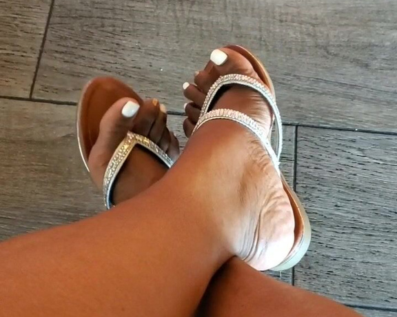 Alexia Cortland aka mz_plentiofwrinkles - 10-17-2024 OnlyFans Video - My silver slides are so comfortable