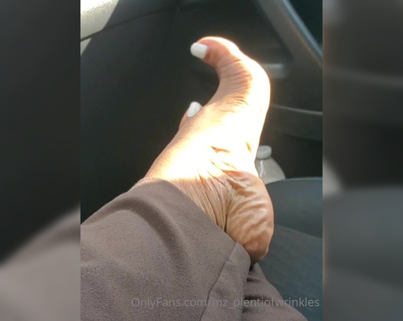 Alexia Cortland aka mz_plentiofwrinkles - 05-16-2023 OnlyFans Video - Just a little toe wiggle