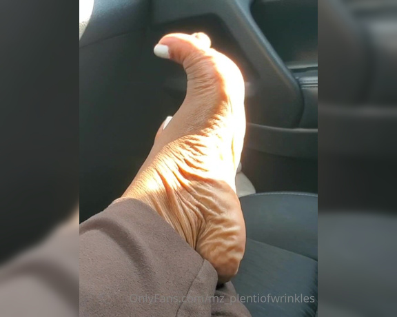 Alexia Cortland aka mz_plentiofwrinkles - 05-16-2023 OnlyFans Video - Just a little toe wiggle