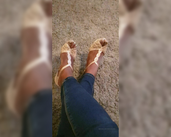 Miss Foxx aka missfoxx - 01-28-2020 OnlyFans Video - VIDEO My new gold glitter peeptoe heels match My gold glitter pedi footfetish