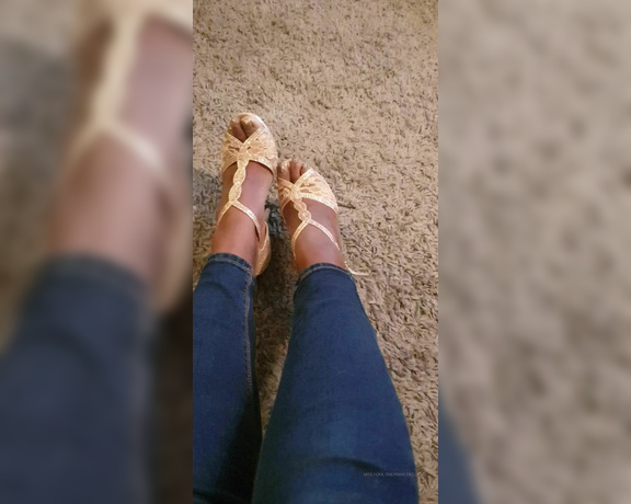 Miss Foxx aka missfoxx - 01-28-2020 OnlyFans Video - VIDEO My new gold glitter peeptoe heels match My gold glitter pedi footfetish