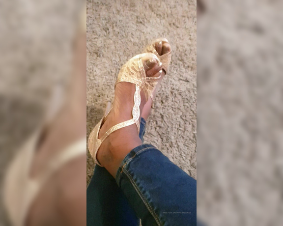 Miss Foxx aka missfoxx - 01-28-2020 OnlyFans Video - VIDEO My new gold glitter peeptoe heels match My gold glitter pedi footfetish