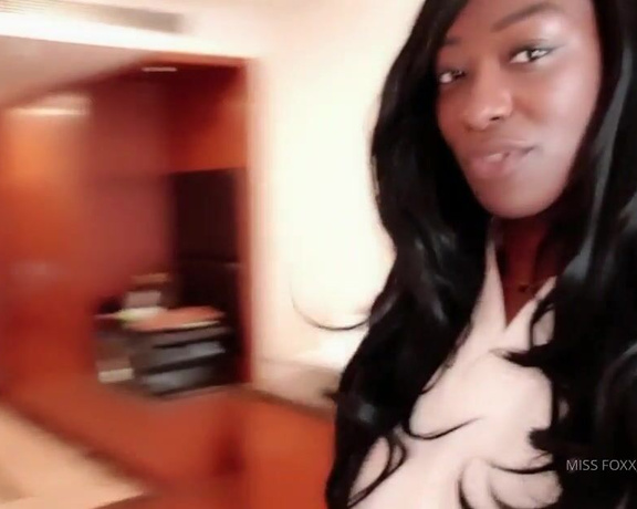 Miss Foxx aka missfoxx - 02-22-2020 OnlyFans Video - VIDEO DELHI IM HERE Room tour Standalone bath and shower behind glass