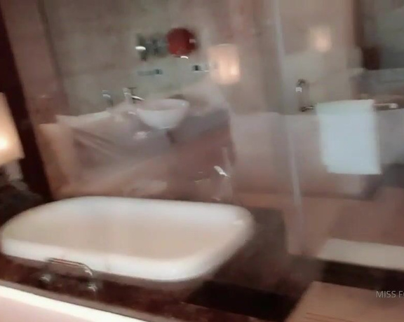 Miss Foxx aka missfoxx - 02-22-2020 OnlyFans Video - VIDEO DELHI IM HERE Room tour Standalone bath and shower behind glass