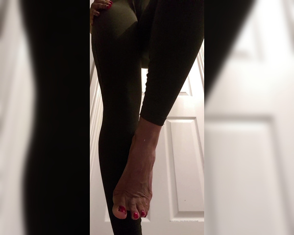 Miss Foxx aka missfoxx - 04-02-2020 OnlyFans Video - THIRSTY THURSDAY You asked for trample and here is a little foot trampling tease