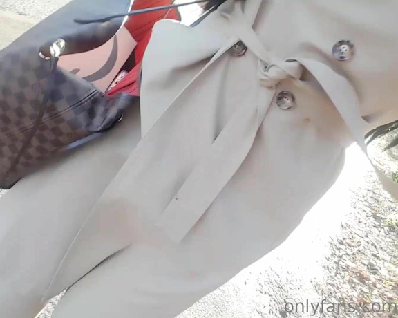 Miss Foxx aka missfoxx - 02-07-2019 OnlyFans Video - Wind in My hair, expensive coat blowing in the breeze