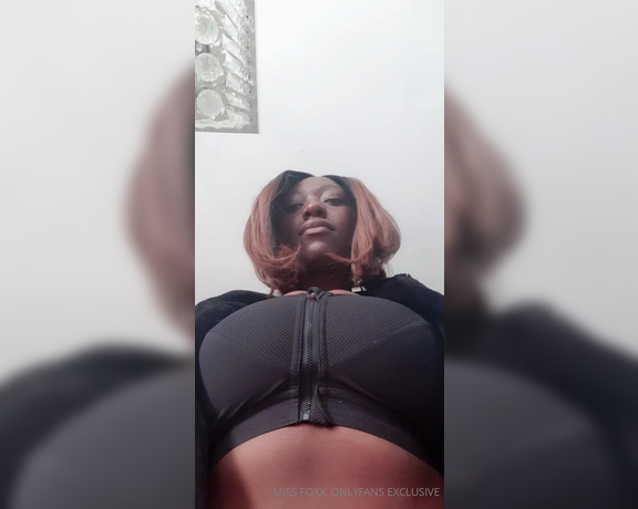 Miss Foxx aka missfoxx - 04-14-2020 OnlyFans Video - VIDEO TITTY TUESDAY A teasing view from below