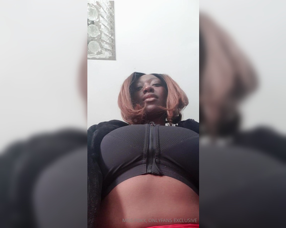 Miss Foxx aka missfoxx - 04-14-2020 OnlyFans Video - VIDEO TITTY TUESDAY A teasing view from below