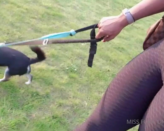 Miss Foxx aka missfoxx - 04-27-2020 OnlyFans Video - I was walking My dogs and I had so many stares