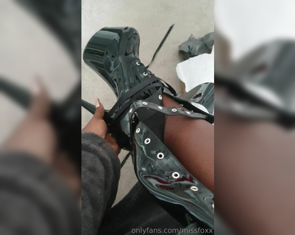 Miss Foxx aka missfoxx - 04-24-2019 OnlyFans Video - New thigh high black patent boots