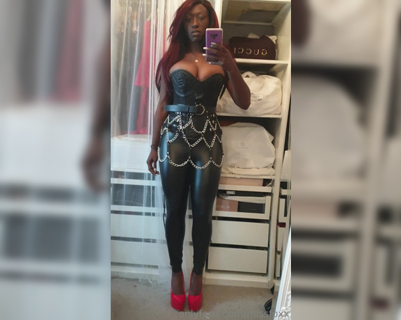 Miss Foxx aka missfoxx - 05-09-2019 OnlyFans Video - Leather and chains