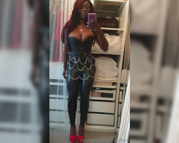 Miss Foxx aka missfoxx - 05-09-2019 OnlyFans Video - Leather and chains