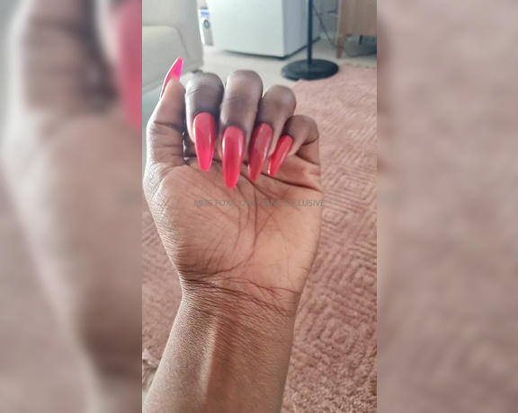 Miss Foxx aka missfoxx - 05-28-2024 OnlyFans Video - NEW NAILS