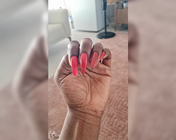 Miss Foxx aka missfoxx - 05-28-2024 OnlyFans Video - NEW NAILS