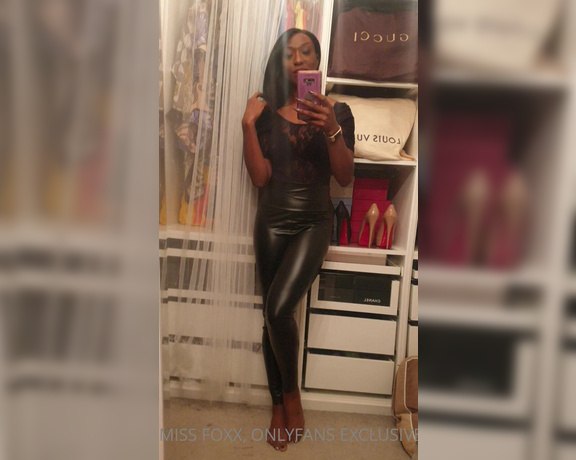 Miss Foxx aka missfoxx - 05-10-2021 OnlyFans Video - Just home from a session