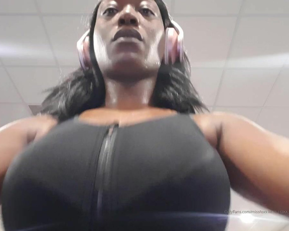 Miss Foxx aka missfoxx - 08-03-2019 OnlyFans Video - Gym upshot _ the woman youd love to perv on while she worked out, completely ignoring