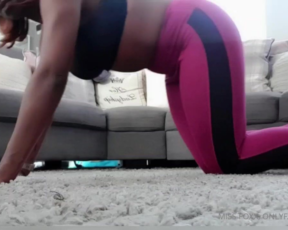 Miss Foxx aka missfoxx - 05-05-2020 OnlyFans Video - VIDEO Push ups, keeping strong