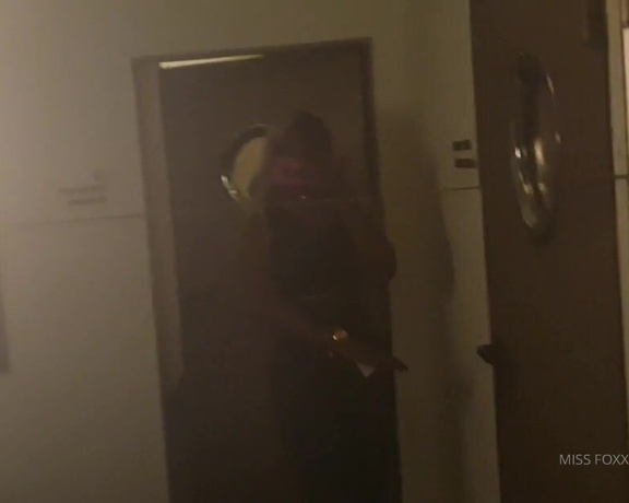 Miss Foxx aka missfoxx - 08-06-2019 OnlyFans Video - Inside my exclusive luxury 5_star hotel where I have the BEST ROOM IN THE BUILDING