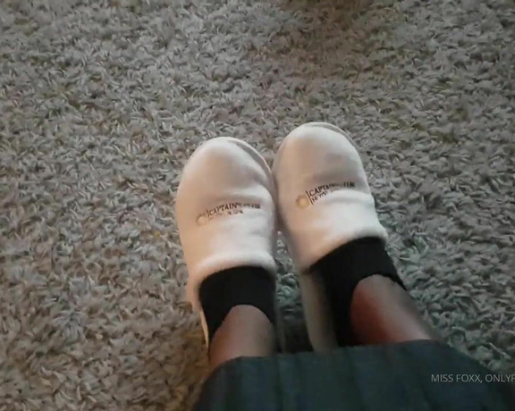 Miss Foxx aka missfoxx - 08-25-2019 OnlyFans Video - Wow, these slippers and socks are DIRTY CLEAN THEM, BITCH