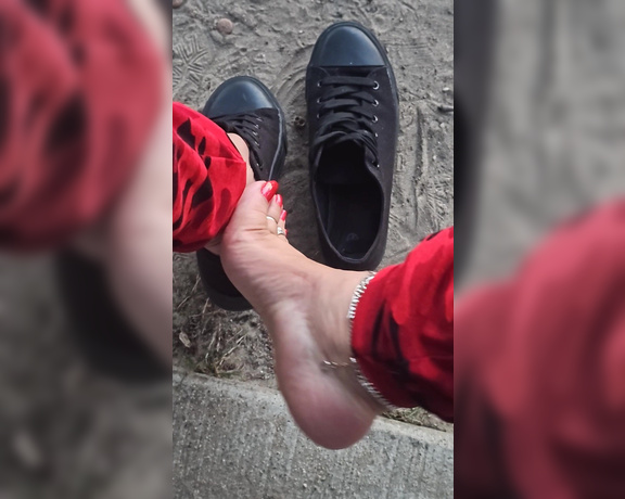 Mywaysoles aka mywaysoles - 10-12-2024 OnlyFans Video - Just out in the nature lol, vibin