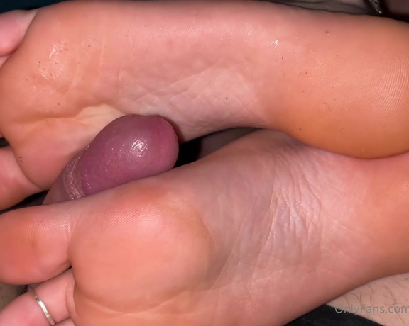 Pezinhos da Amora aka amorafeet.ofc - 04-09-2024 OnlyFans Video - Side sole job while I watch tv , you you was my bf, this wold be