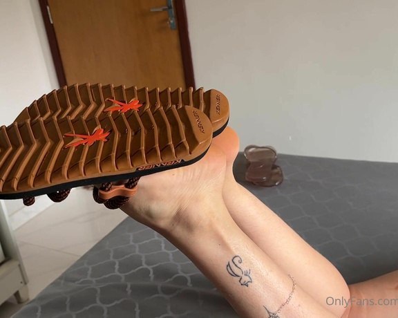 Pezinhos da Amora aka amorafeet.ofc - 04-30-2024 OnlyFans Video - Tease you with my strap sandals to drive you crazy, boy