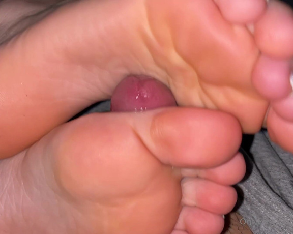 Pezinhos da Amora aka amorafeet.ofc - 03-23-2024 OnlyFans Video - My feets are so sexy and can you confirm with a lot of precums  But