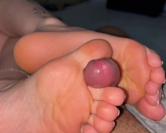 Pezinhos da Amora aka amorafeet.ofc - 03-23-2024 OnlyFans Video - My feets are so sexy and can you confirm with a lot of precums  But