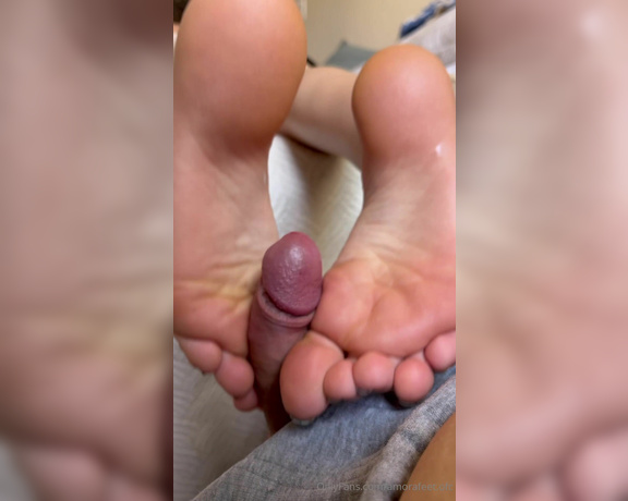 Pezinhos da Amora aka amorafeet.ofc - 08-26-2024 OnlyFans Video - Juicy heels for you explode on my soles