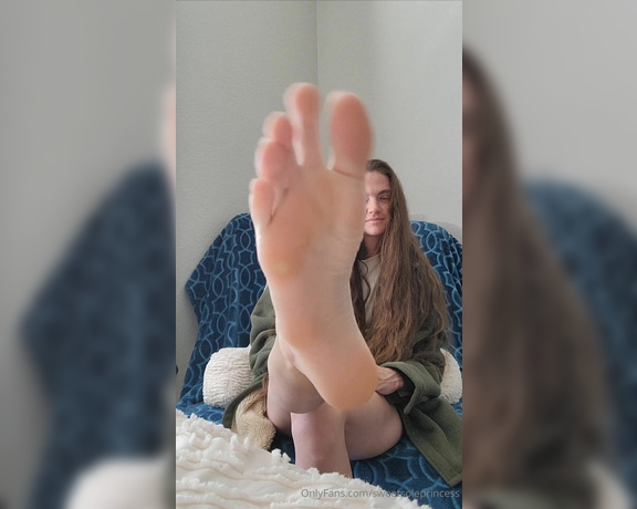 Megan Fletcher aka sweetsoleprincess - 09-08-2024 OnlyFans Video - Which of my huge soles do you prefer Left or right